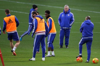 Guus Hiddink: “Đáng ra, tôi không nên tới Chelsea”