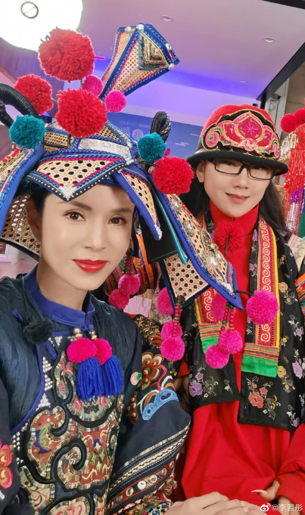 Tranh cãi về quan điểm không sinh nở của khổng tước làng múa Trung Quốc - 3 Tranh cãi về quan điểm không sinh nở của khổng tước làng múa Trung Quốc - 3