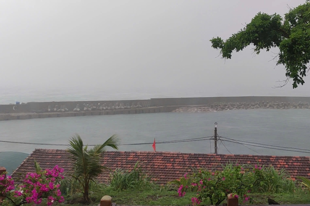 Đưa gần 200 người trên đảo Cồn Cỏ vào hầm trú ẩn bão Bualoi - 2