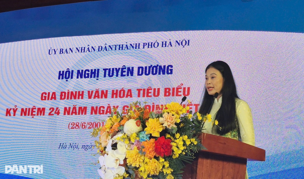 Tôn vinh 80 Gia đình văn hóa tiêu biểu Thủ đô - 1