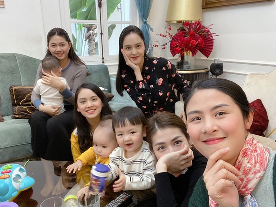 Sao Việt: Người kết hôn bí mật, người trì hoãn đám cưới với “đại gia” - 11 Sao Việt: Người kết hôn bí mật, người trì hoãn đám cưới với “đại gia” - 11