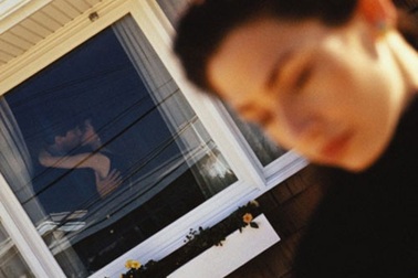 Vợ bị bồ của chồng bắt xem clip sex