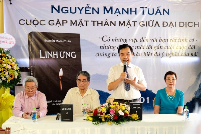 Ông Nguyễn Văn Phước - giám đốc Fisrt News chia sẻ về quá trình thực hiện cuốn sách