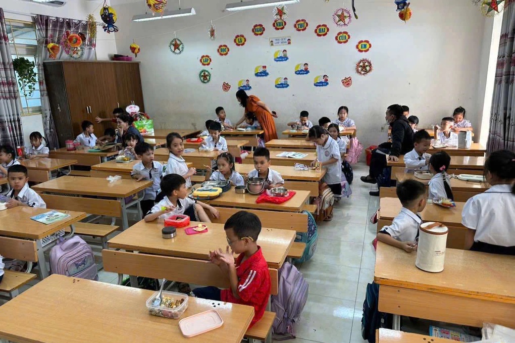 Ruttent kött och ägg i skolan: Föräldrar låter sina barn stanna hemma - 3 Vụ thịt ôi, trứng hỏng vào trường: Phụ huynh đồng loạt cho con nghỉ học - 3