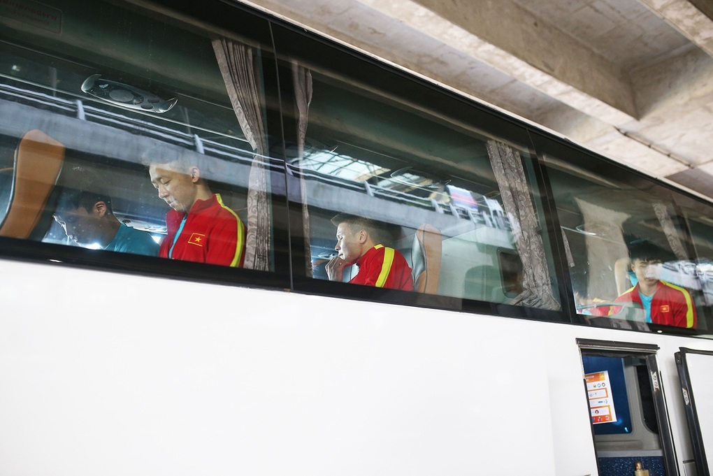 Đội tuyển Việt Nam tới Bangkok, sẵn sàng tái đấu Thái Lan - 2