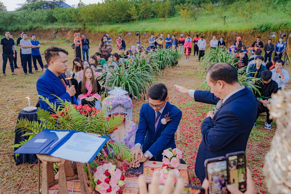 Tình yêu ngọt ngào, đám cưới ấn tượng của cô gái HMông và chú rể tại TPHCM - 5 Tình yêu ngọt ngào, đám cưới ấn tượng của cô gái HMông và chú rể tại TPHCM - 5