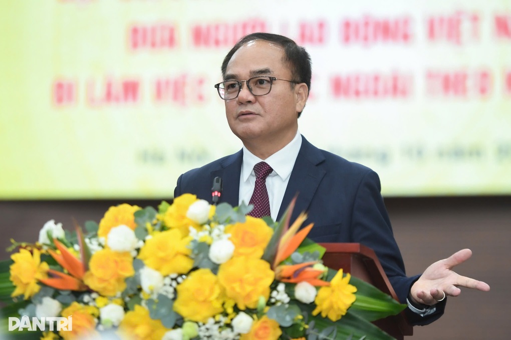 Khó kiểm soát việc môi giới thu tiền ngoài của người lao động - 3