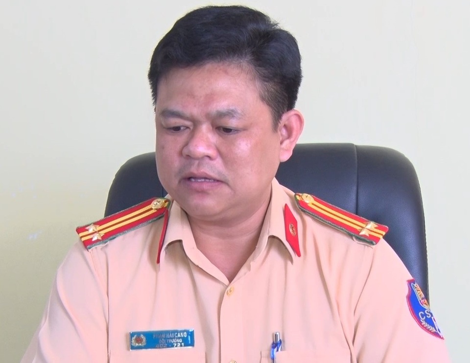 Hai trung tá CSGT “bảo kê” xe quá tải được điều chuyển đi đâu? - 1 Hai trung tá CSGT “bảo kê” xe quá tải được điều chuyển đi đâu? - 1