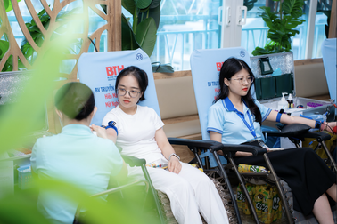 Hàng trăm người đến Bệnh viện Đa khoa Quốc tế Nam Sài Gòn tiếp sức sự sống