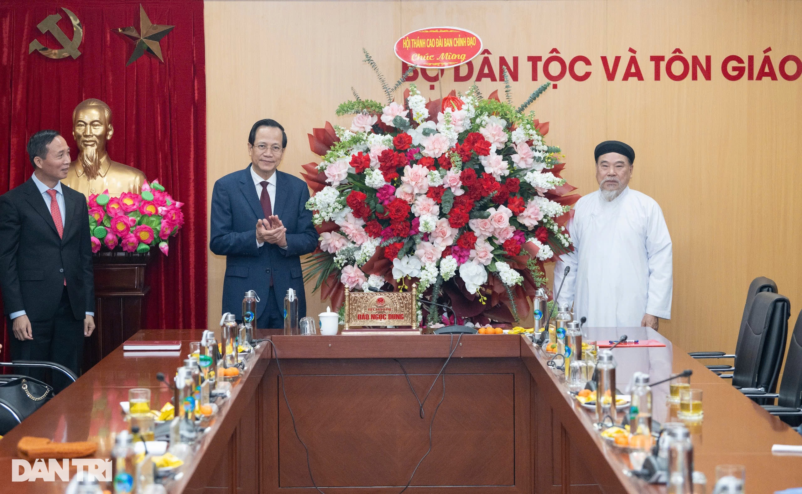 Tôn giáo là nguồn lực quan trọng góp phần phát triển đất nước - 3 Tôn giáo là nguồn lực quan trọng góp phần phát triển đất nước - 3