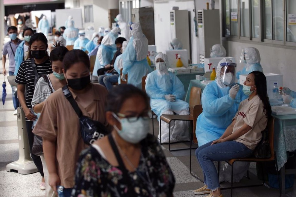 Thái Lan vật lộn làn sóng Covid-19 thứ 3, Bangkok như quả bom chực nổ - 2 Thái Lan vật lộn làn sóng Covid-19 thứ 3, Bangkok như quả bom chực nổ - 2