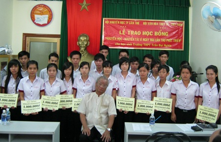 Chuyện “ông bụt khuyến học” ở Cần Thơ