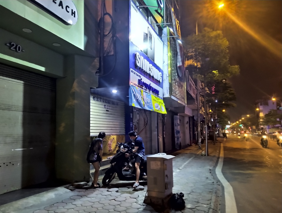 Nhiều siêu thị, nhà hàng rục rịch mở cửa khi chưa hết lệnh cách ly - 10 Nhiều siêu thị, nhà hàng rục rịch mở cửa khi chưa hết lệnh cách ly - 10