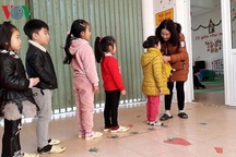 Nhiều học sinh ở Sa Pa vẫn đến trường dù ngoài trời rét 2-3 độ C