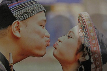 Đông đảo nghệ sỹ đến dự ngày vui với Diệu Hương