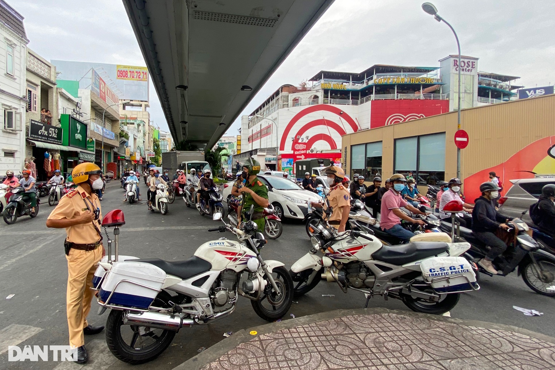 Người vi phạm nồng độ cồn: Tôi bất ngờ vì lực lượng CSGT ra quân đông vậy - 3 Người vi phạm nồng độ cồn: Tôi bất ngờ vì lực lượng CSGT ra quân đông vậy - 3