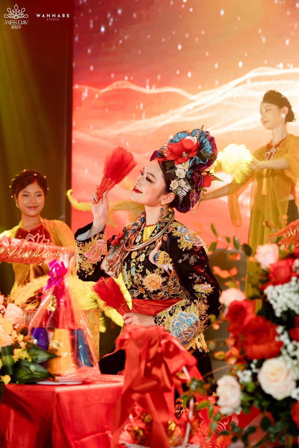 Tân Hoa khôi Ngoại giao: Giỏi 2 ngoại ngữ, đạt học bổng trường ở Trung Quốc - 3 Tân Hoa khôi Ngoại giao: Giỏi 2 ngoại ngữ, đạt học bổng trường ở Trung Quốc - 3