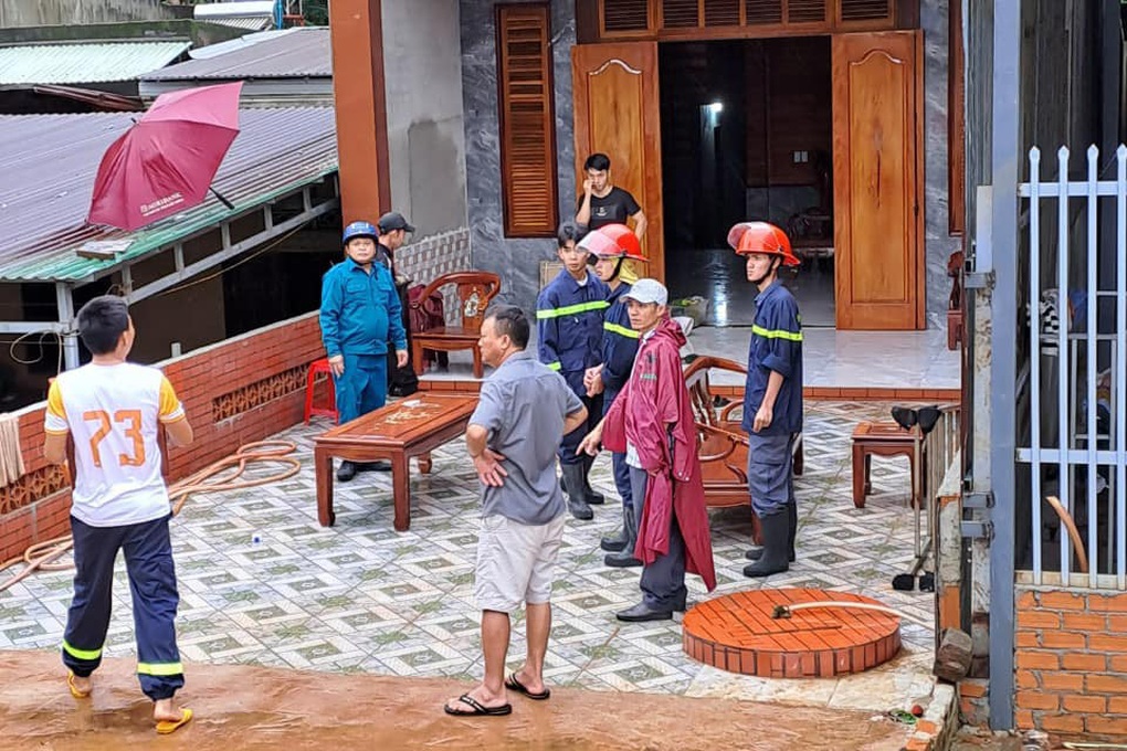 Quốc lộ 14 nứt toác, tỉnh Đắk Nông khẩn cấp di dời dân - 1 Quốc lộ 14 nứt toác, tỉnh Đắk Nông khẩn cấp di dời dân - 1