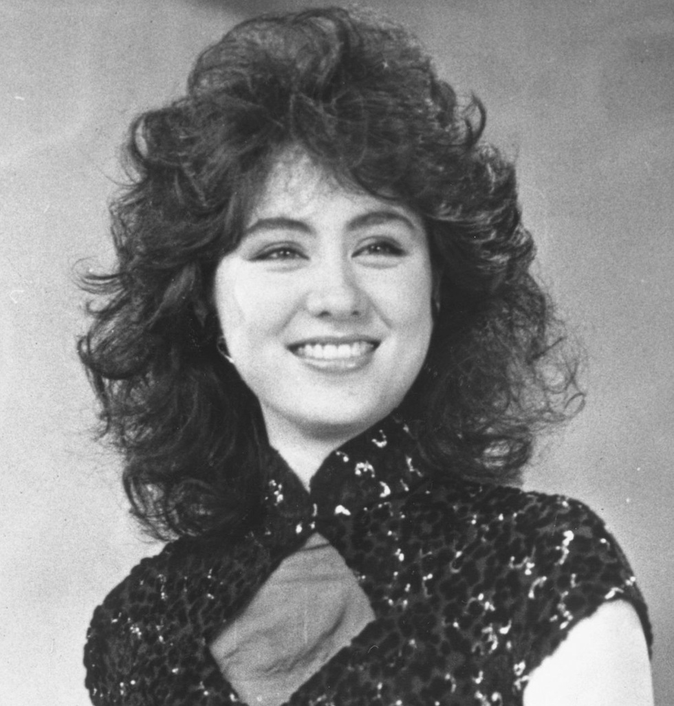 Ngọn lửa tình yêu của “Hoa hậu lai đẹp nhất Hong Kong” và Hồng Kim Bảo - 2 Ngọn lửa tình yêu của “Hoa hậu lai đẹp nhất Hong Kong” và Hồng Kim Bảo - 2