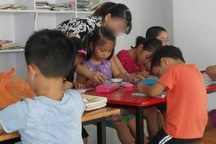 Cận cảnh "gò" trẻ luyện chữ trước khi vào lớp 1