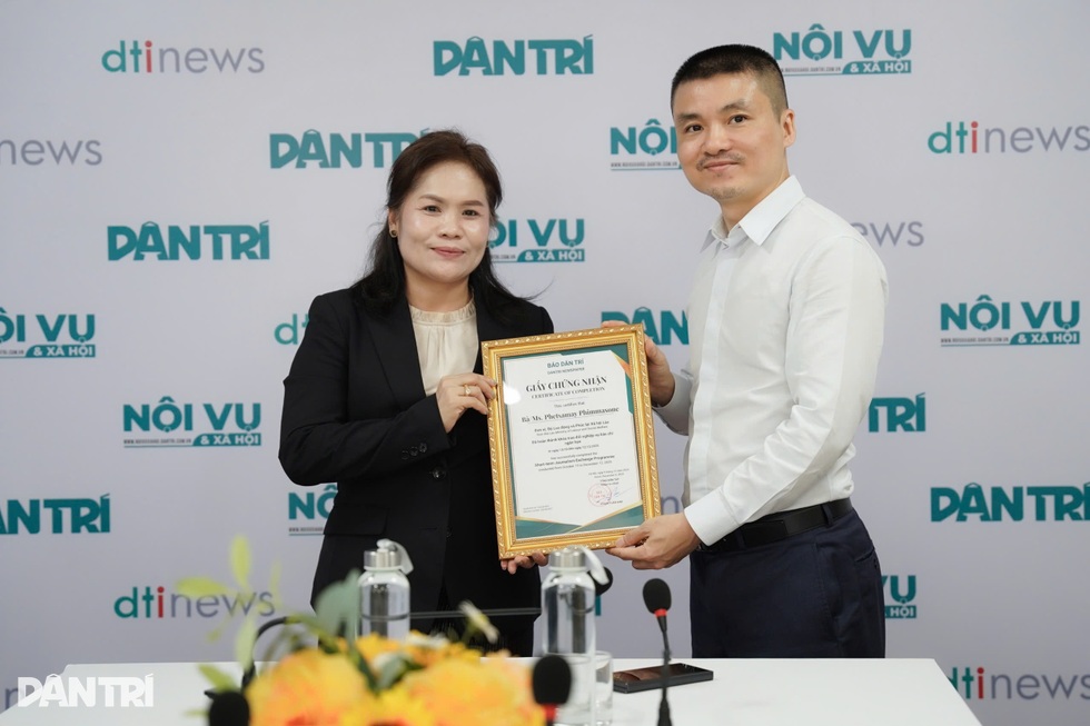 Báo Dân trí hoàn thành việc đào tạo 2 cán bộ Lào - 2 Báo Dân trí hoàn thành việc đào tạo 2 cán bộ Lào - 2