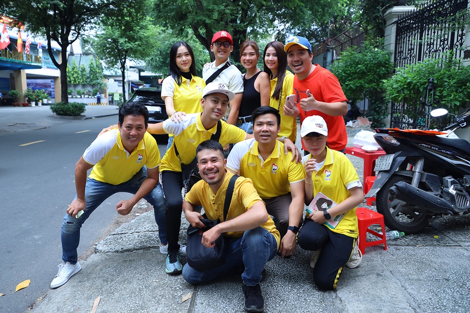 Diệp Bảo Ngọc - Thúy Diễm bất ngờ bán xôi - 1 Diệp Bảo Ngọc - Thúy Diễm bất ngờ bán xôi - 1