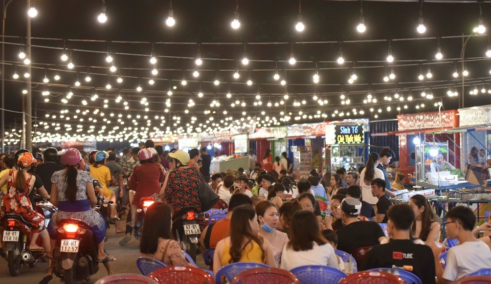 Ha Tien Centroria hình thành chuỗi dịch vụ tiện ích mô phỏng Hồng Kông thu nhỏ - 2 Ha Tien Centroria hình thành chuỗi dịch vụ tiện ích mô phỏng Hồng Kông thu nhỏ - 2
