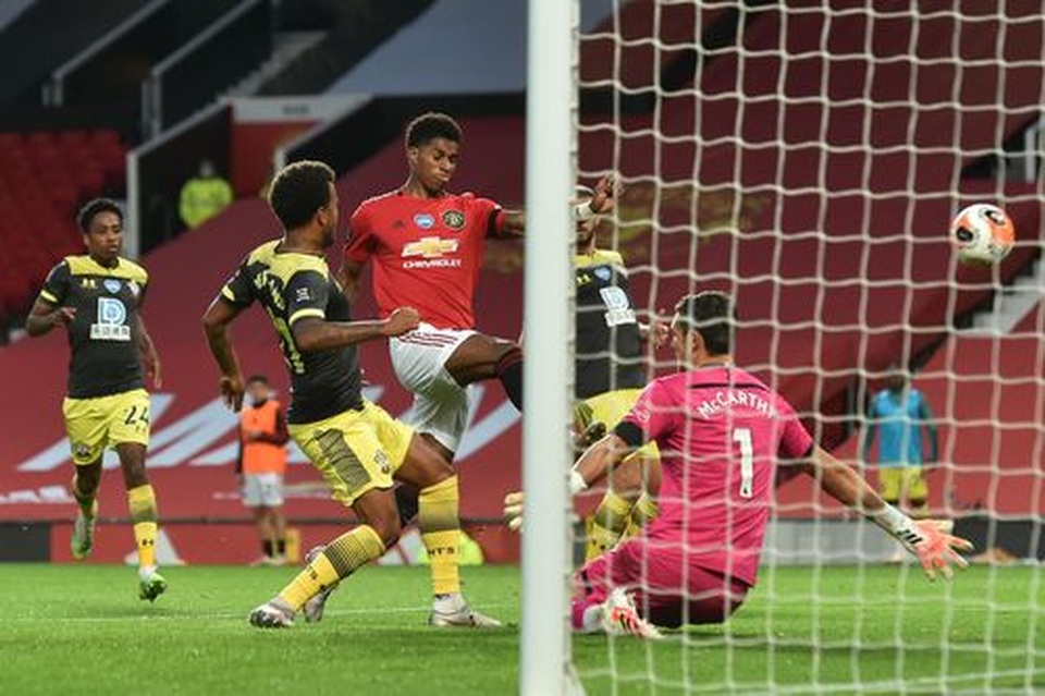 Man Utd 2-2 Southampton: Quỷ đỏ mất chiến thắng ở phút bù giờ - 5 Man Utd 2-2 Southampton: Quỷ đỏ mất chiến thắng ở phút bù giờ - 5