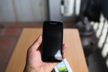 Lenovo A516: smartphone 2 sim màn hình lớn