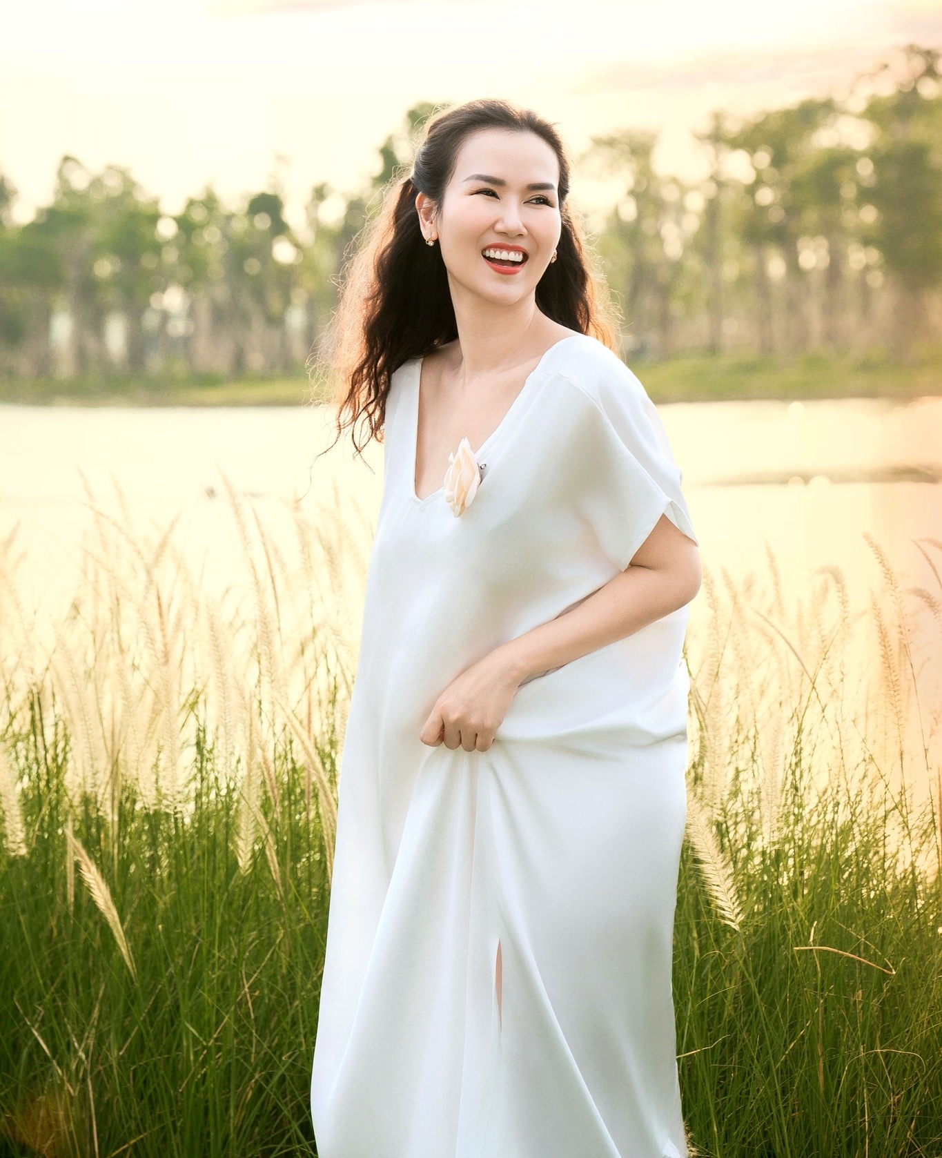 Võ Hạ Trâm hát Rực rỡ ngày mới, sự nghiệp thăng hoa sau bản hit tỷ view - 10 Võ Hạ Trâm hát Rực rỡ ngày mới, sự nghiệp thăng hoa sau bản hit tỷ view - 10