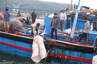 Tàu trinh sát Trung Quốc giả dạng tàu cá vào sâu lãnh hải Việt Nam