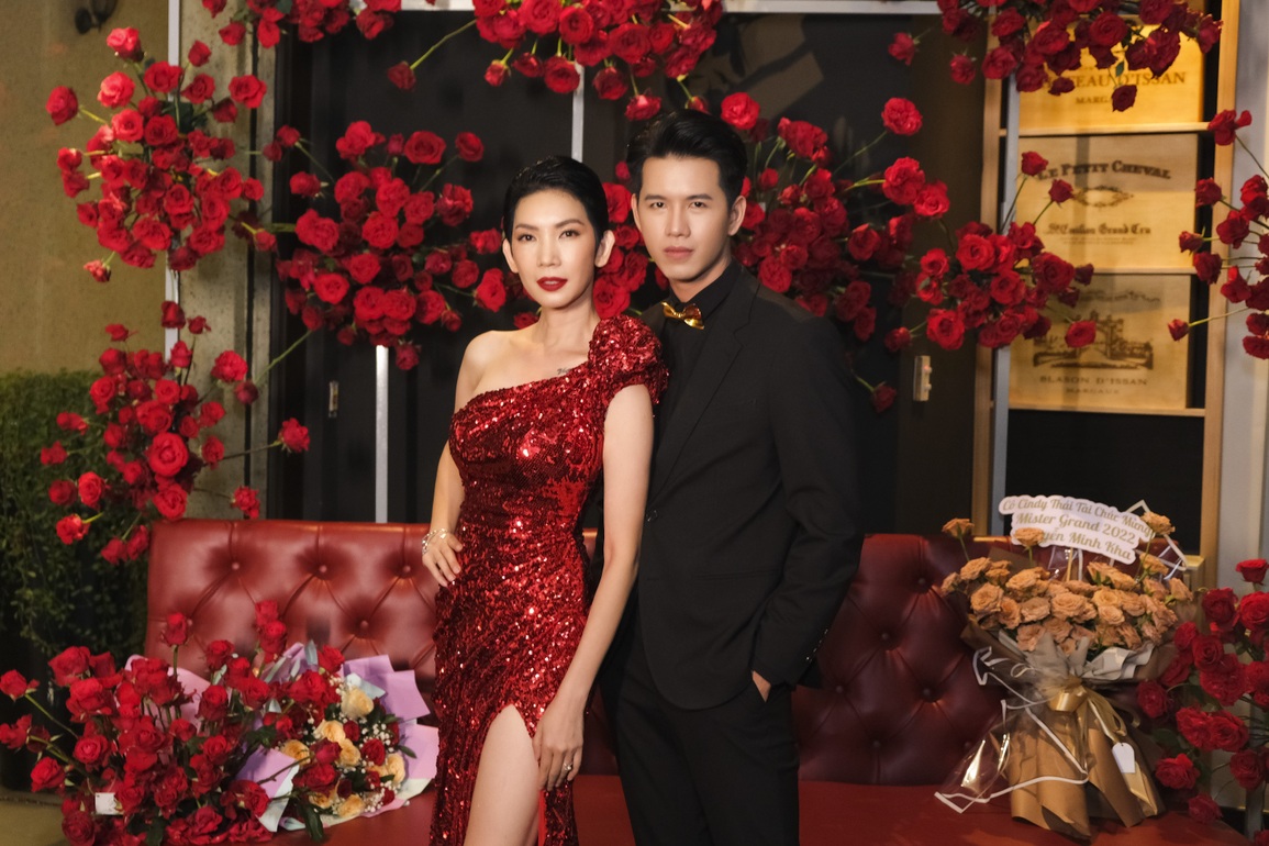 Siêu mẫu Xuân Lan chúc mừng Nam vương Hòa bình Minh Kha - 3 Siêu mẫu Xuân Lan chúc mừng Nam vương Hòa bình Minh Kha - 3