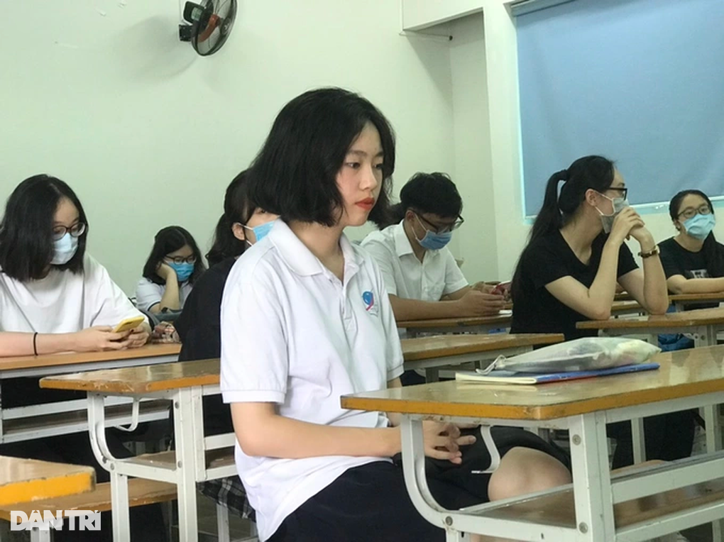 Nhiều học sinh lọt trường top đầu sau khi điểm chuẩn lớp 10 hạ tới 4 điểm - 4 Nhiều học sinh lọt trường top đầu sau khi điểm chuẩn lớp 10 hạ tới 4 điểm - 4