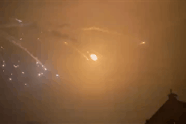 Tên lửa phóng tới Kiev, Ukraine nói Nga tấn công thủ đô