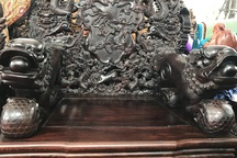 Thương lái Trung Quốc càn quét đồ gỗ trắc, 4 bộ ghế trả luôn 1 triệu USD