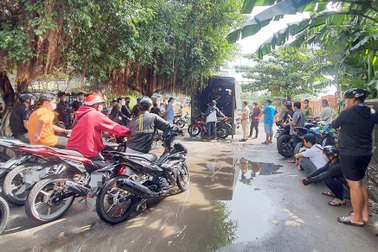 Cảnh sát giải tán đám đông chạy 100 xe Exciter, Winner "độ" tụ tập cà phê