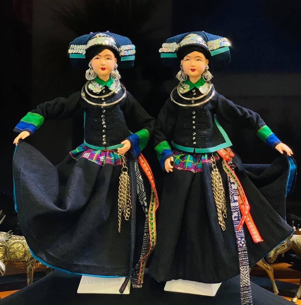 Họa sĩ 7x thu nhỏ hàng nghìn bộ trang phục dân tộc Việt Nam cho búp bê - 10 Họa sĩ 7x thu nhỏ hàng nghìn bộ trang phục dân tộc Việt Nam cho búp bê - 10