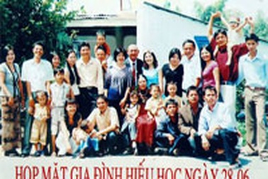 Một mình nuôi 9 con thành tài