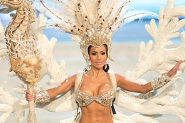 Quốc phục gây "choáng váng" tại Hoa hậu Hoàn vũ 2012  