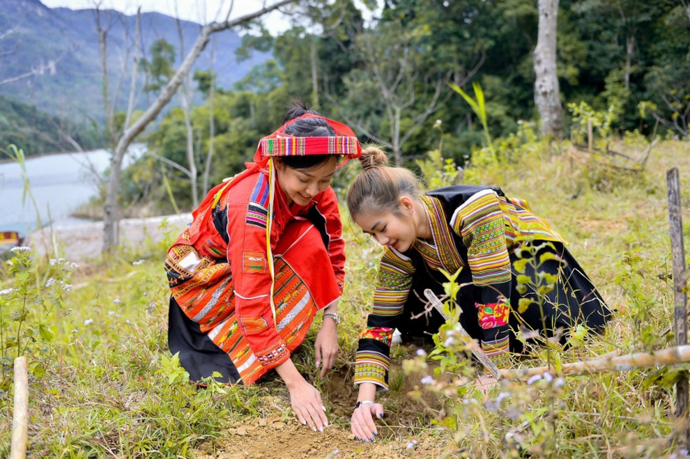 Nhan sắc hai Á khôi Hoa khôi Du lịch Việt Nam sau một năm đăng quang - 7 Nhan sắc hai Á khôi Hoa khôi Du lịch Việt Nam sau một năm đăng quang - 7