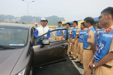 Chuyên gia Honda Nhật bản đào tạo kỹ năng lái xe ô tô an toàn cho CSGT