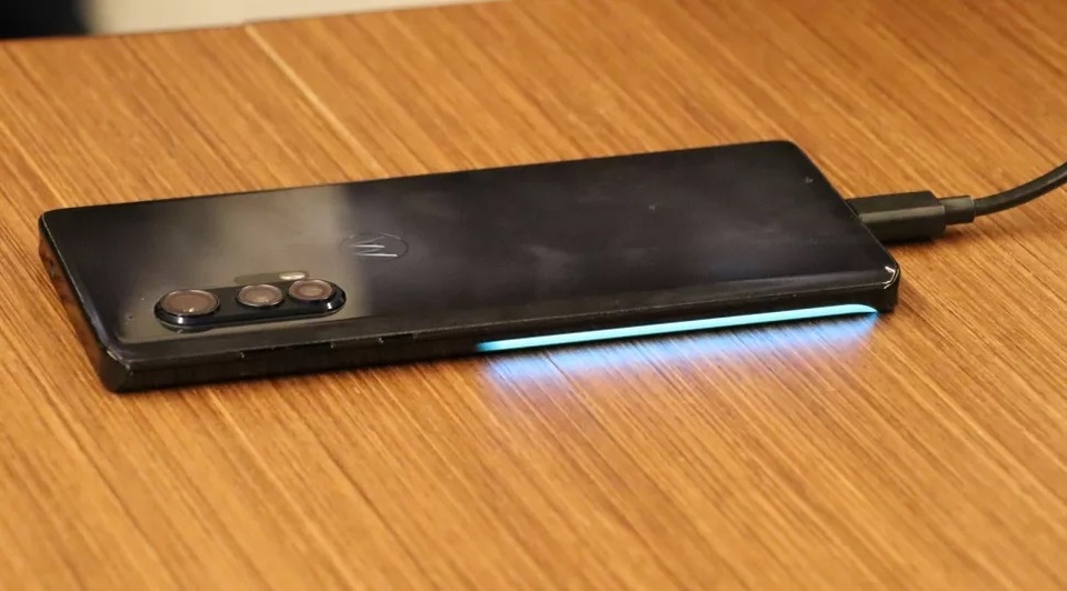 Motorola trở lại “cuộc đua” cao cấp với mẫu smartphone màn hình cong Edge+ - 9 Motorola trở lại “cuộc đua” cao cấp với mẫu smartphone màn hình cong Edge+ - 9