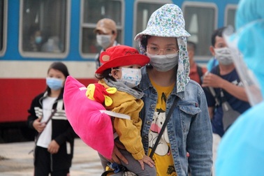 Hà Tĩnh tổ chức 5 chuyến bay miễn phí đón 1.000 người từ vùng dịch về quê