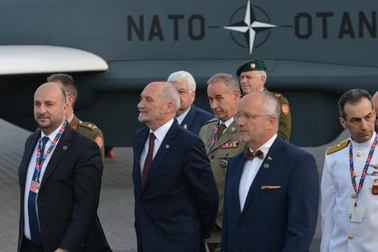 Ba Lan mượn tay NATO trả thù Nga?