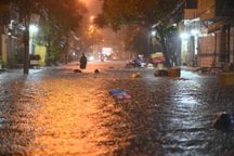 TPHCM mưa từ chiều đến tối, nhiều tuyến đường ngập sâu