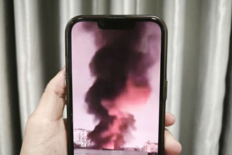 Cháy nhà chứa bao bì ở TPHCM