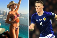 Ngôi sao Man Utd thăng hoa nhờ cô bạn gái nóng bỏng