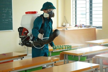 Hà Nội: Phun khử trùng lần 3, chuẩn bị tình huống học sinh đi học trở lại
