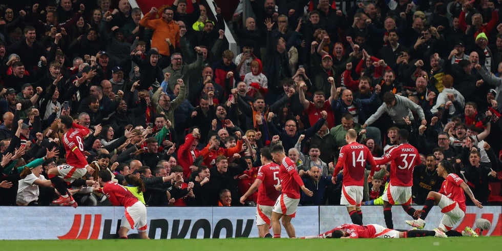 Man Utd ngược dòng không tưởng hạ Lyon: "Chất điên" ở thế đường cùng
