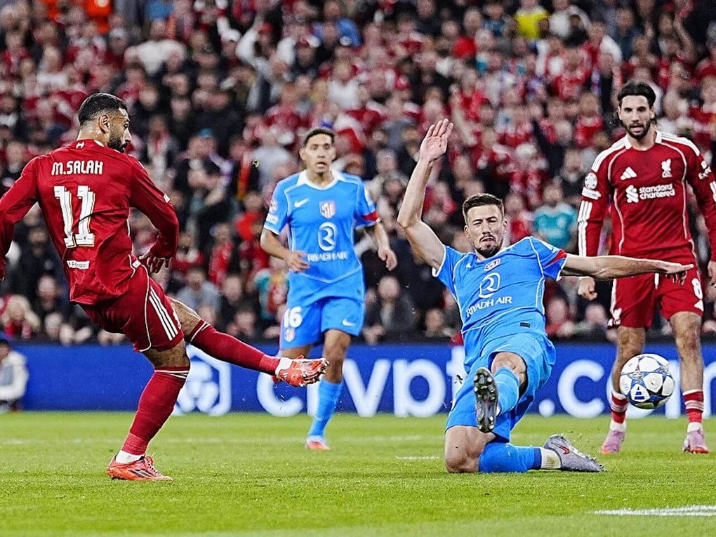 HLV Simeone bị đuổi khỏi sân trong ngày Atletico thua đau Liverpool - 1